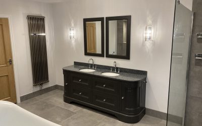 Period wet room with bespoke feature shelving